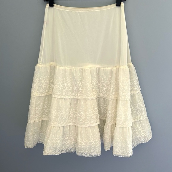 Vintage Cream Floral Embroidered Crinoline Half Slip Size Medium - Picture 1 of 9